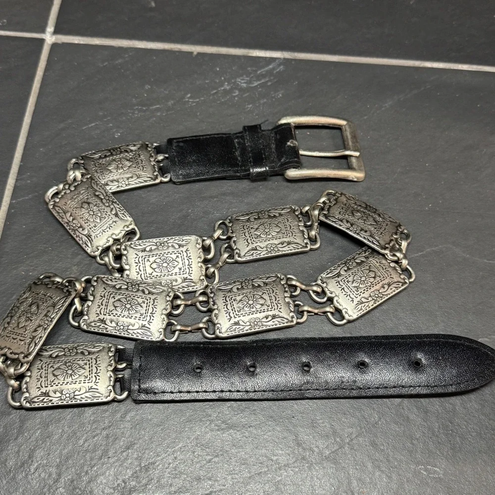 Western Floral Engraved Silver Concho Link Belt Black Leather Trim Large Y2K 90s